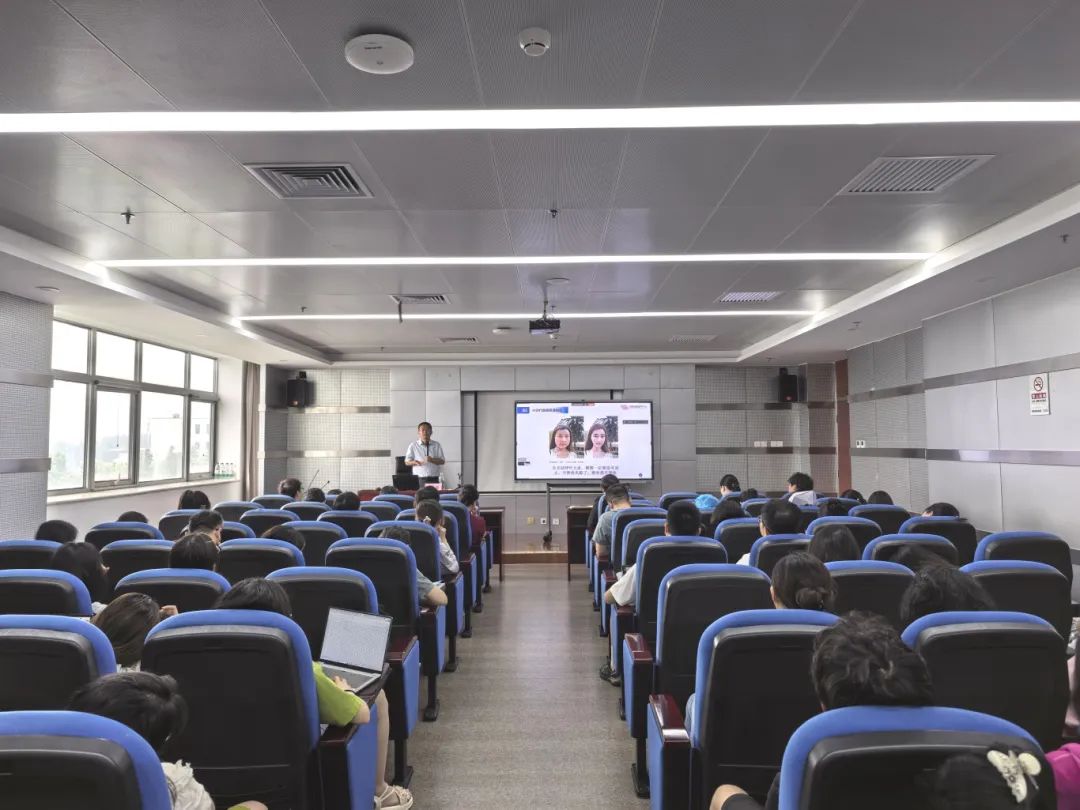 AI时代科研‘避坑’指南！新利18官方客服app第十期青年人才科技创新沙龙开讲