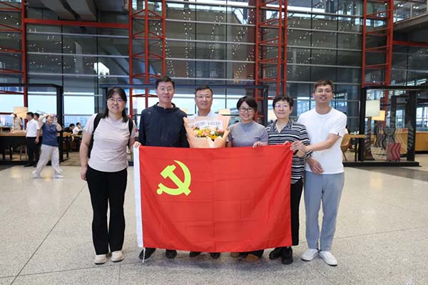 两人完成援疆任务！一人留任再续援疆情