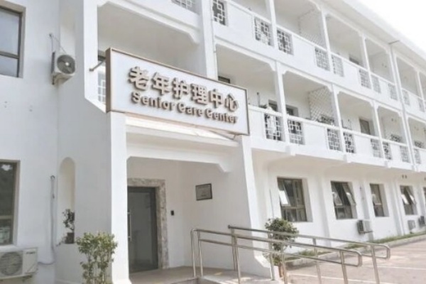 三甲医院下场 老年护理升级
